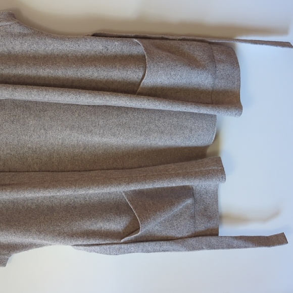 St. John Gray 100% Cashmere Cardigan Sweater Sleeveless Vest - Size Small - Picture 3 of 10